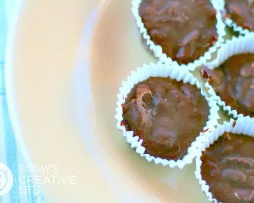 Chocolate Truffle Recipe | Coconut Oil Chocolate sugar free truffles and treats. Healthy, clean eating recipe. Find it on TodaysCreativeLife.com