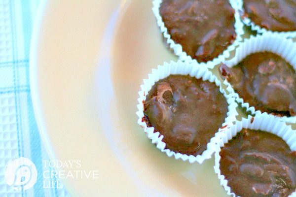 Chocolate Truffle Recipe | Coconut Oil Chocolate sugar free truffles and treats. Healthy, clean eating recipe. Find it on TodaysCreativeLife.com