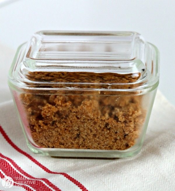 How to Make Brown Sugar | Never run out of brown sugar again. Using 2 ingredients, you can make your own fresh brown sugar! See more on TodaysCreativeLife.com