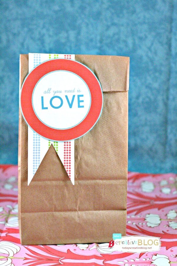 Printable Valentines | Free printable gift tags or labels for Valentine's Day. Brown paper bag dressed up to use a gift bag. 