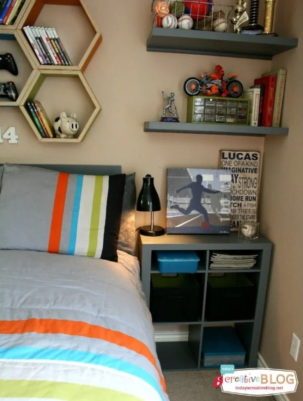 Cool bedroom for teen boys | Boy Bedroom Ideas | Decorate a sports theme boy bedroom | Click on the photo for more details. TodaysCreativeLife.com| Designed with help from Aaron Christensen