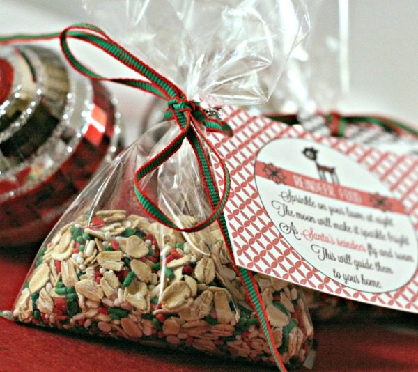 Reindeer Food Recipe with free printable poem | Christmas Traditions | Holiday Gift Ideas for neighbors | TodaysCreativeLife.com