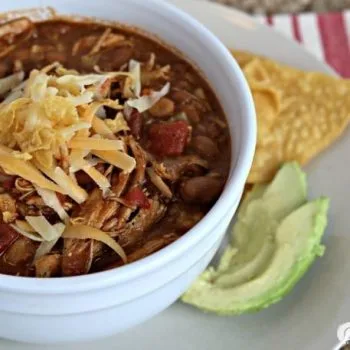 Crockpot Chicken Tortilla Soup | Slow Cooker soups are a family friendly dinner idea anytime of year! Get the recipe on TodaysCreativeLife.com
