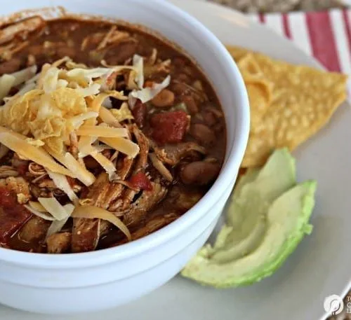 Crockpot Chicken Tortilla Soup | Slow Cooker soups are a family friendly dinner idea anytime of year! Get the recipe on TodaysCreativeLife.com