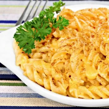 Crockpot Mac & Cheese | TodaysCreativeLIfe.com