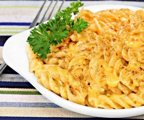 Crockpot Mac and Cheese | See the recipe on TodaysCreativeLife.com