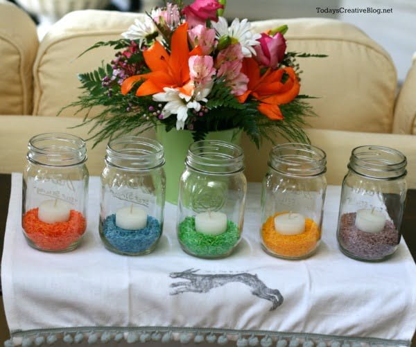 Colored Rice Easter Table Decor \ This easy craft is great for making fast table decor. Click on the photo for directions. 