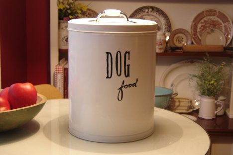 dog food tin