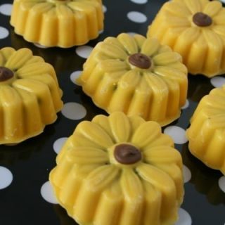 Candy Melt Sunflowers - See how to make adorable treats on Today's Creative Life