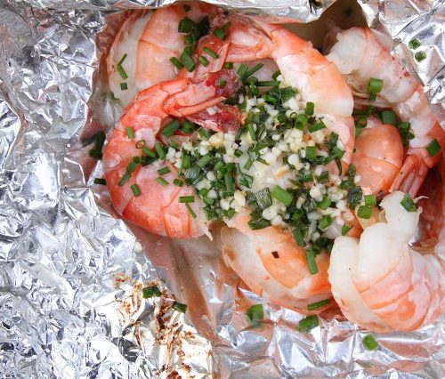 grilled shrimp | Lemon Butter, Garlic Chive grilled Shrimp | Tin foil meal | TodaysCreativeLife.com