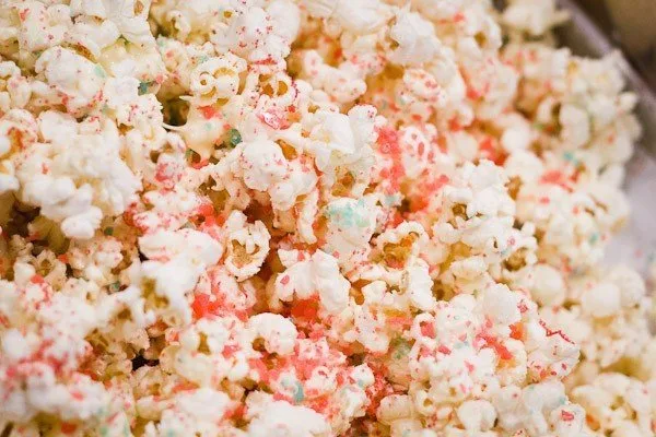 Firecracker Popcorn | Celebrate 4th of July with this popping treat! | TodaysCreativeBlog.net