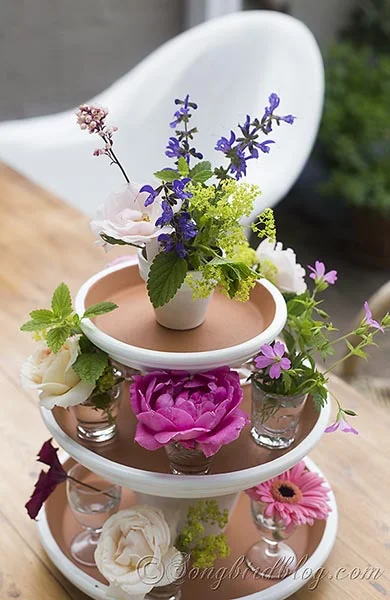 Garden Centerpiece ~ Easy Summer Table by Songbird. Create this easy DIY centerpiece with simple items. Click for the tutorial. 