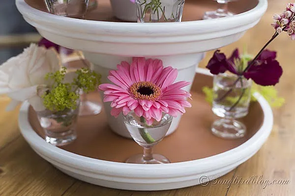 Garden Centerpiece ~ Easy Summer Table by Songbird. Create this easy DIY centerpiece with simple items. Click for the tutorial.