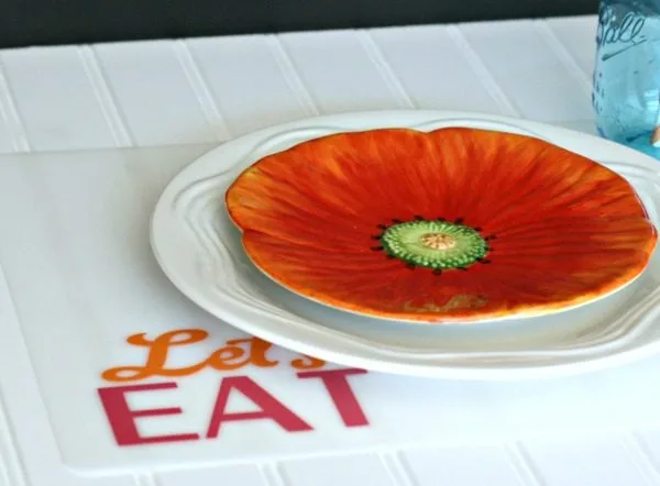 DIY Placemats for Outdoors | Make placemats from cutting mats | Cricut Project | Table Tops | TodaysCreativeLife.com