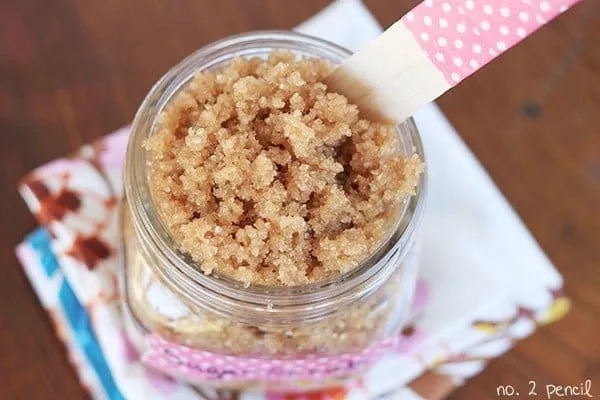 Warm Vanilla Sugar Scrub | Find more creative ideas on TodaysCreativeLife.com