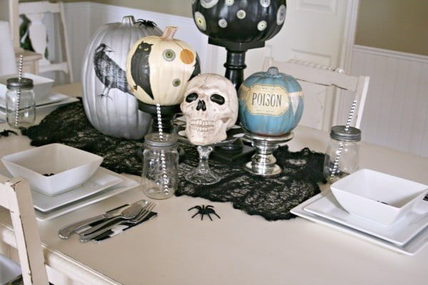 Halloween Table Centerpiece | TodaysCreativeBlog.net