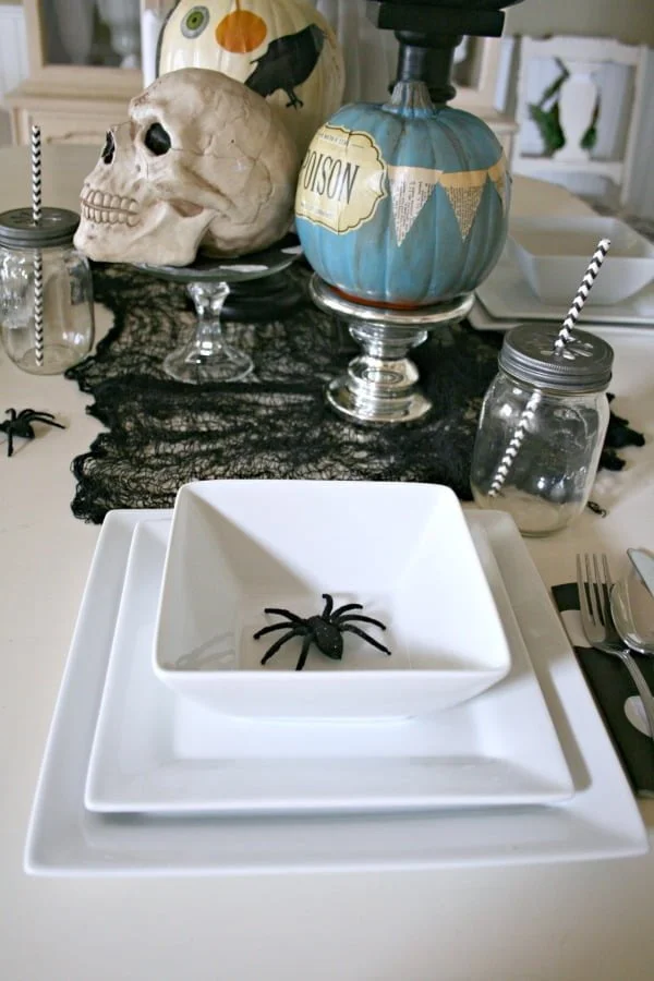 Halloween Table Centerpiece | Easy Halloween Decorating | No Carve Pumpkins | See more at TodaysCreativeLife.com