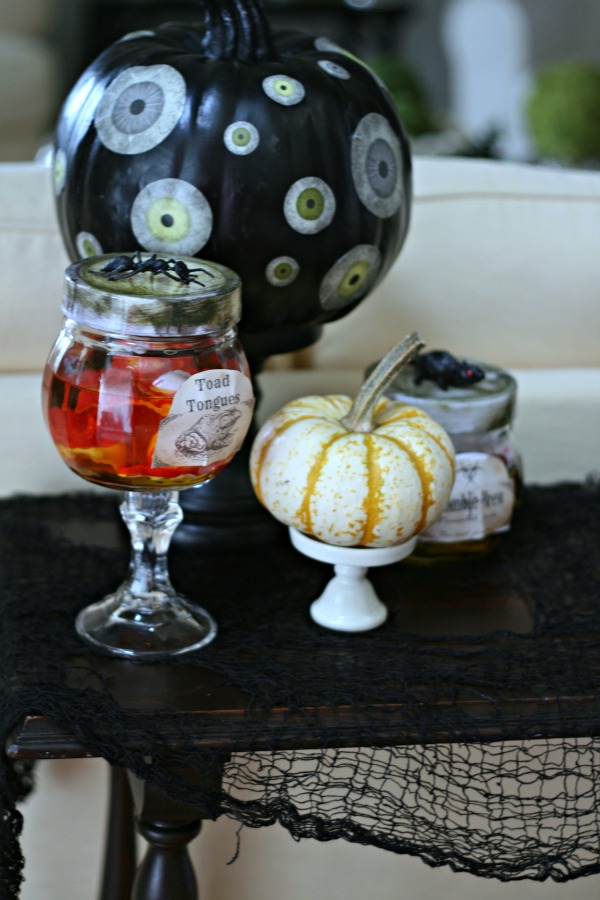 DIY Halloween Apothecary Jars Tutorial | TodaysCreativeLife.com