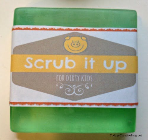 EAsy Gift for Kids | Making soap for kids | TodaysCreativeBlog.net