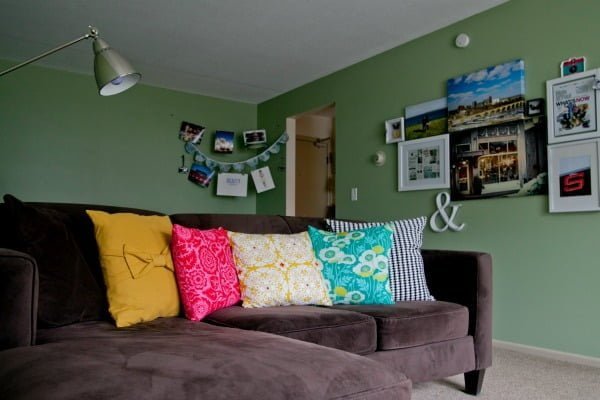 Decorating Small Living Rooms | TodaysCreativeBlog.net