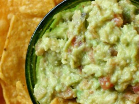 Easy Guacamole Recipe with Salsa, Eating on a Dime