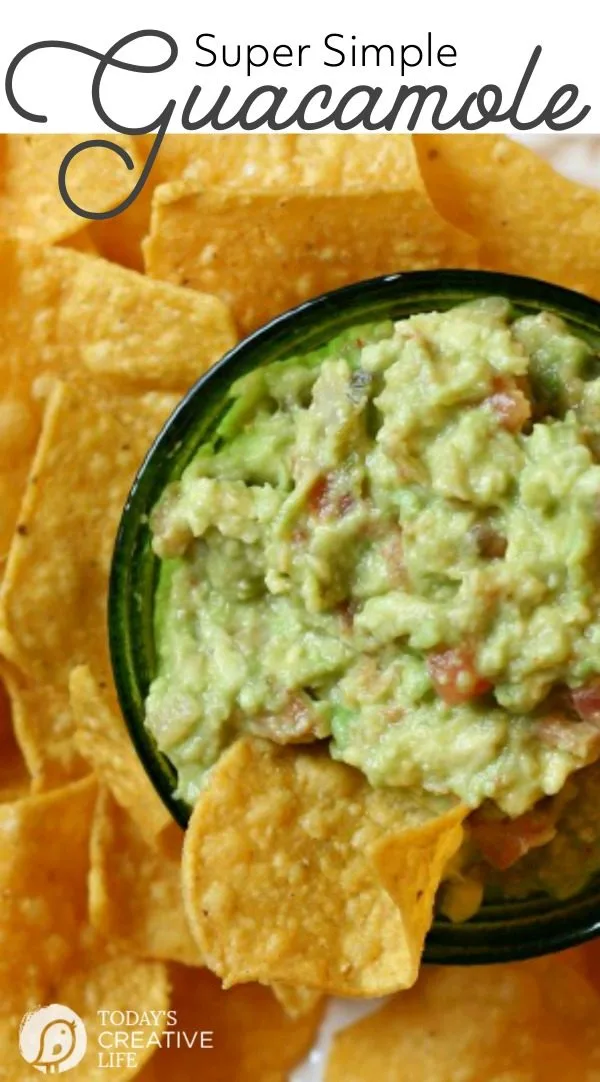 Simple Guacamole Recipe with Salsa | Quick guacamole dip recipe | Football Food | Super bowl appetizer | Party Food | TodaysCreativeLife.com