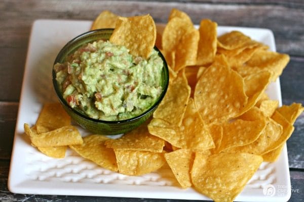 Simple Guacamole Recipe with Salsa | Printable Recipe on TodaysCreativeLife.com