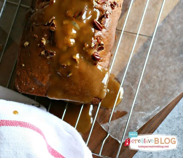 Banana Praline Bread | TodaysCreativeBlog.net