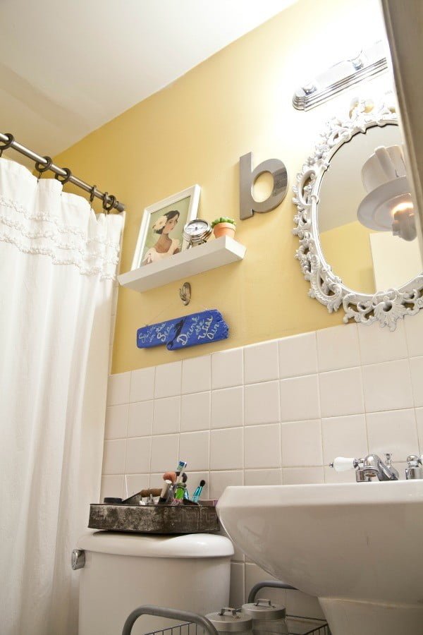 Decorating a Small Bathroom | TodaysCreativeBlog.net