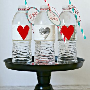 Valentine Party Water Bottles | TodaysCreativeBlog.net