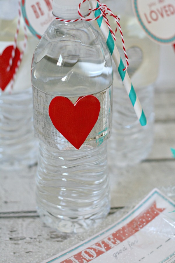 Valentine Party Water Bottles | TodaysCreativeBlog.net