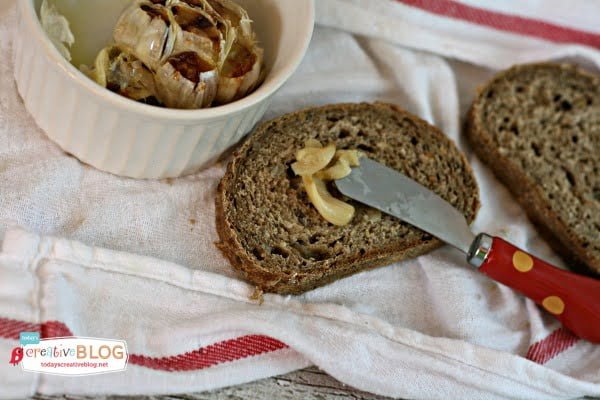 Pre-Seasoned Cast Iron Garlic Roaster Bake and Serve Fresh Roasted Garlic  Yummy!