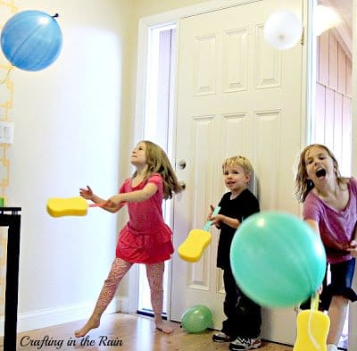 Balloon Boppers | Kids Craft | TodaysCreativeBlog.net