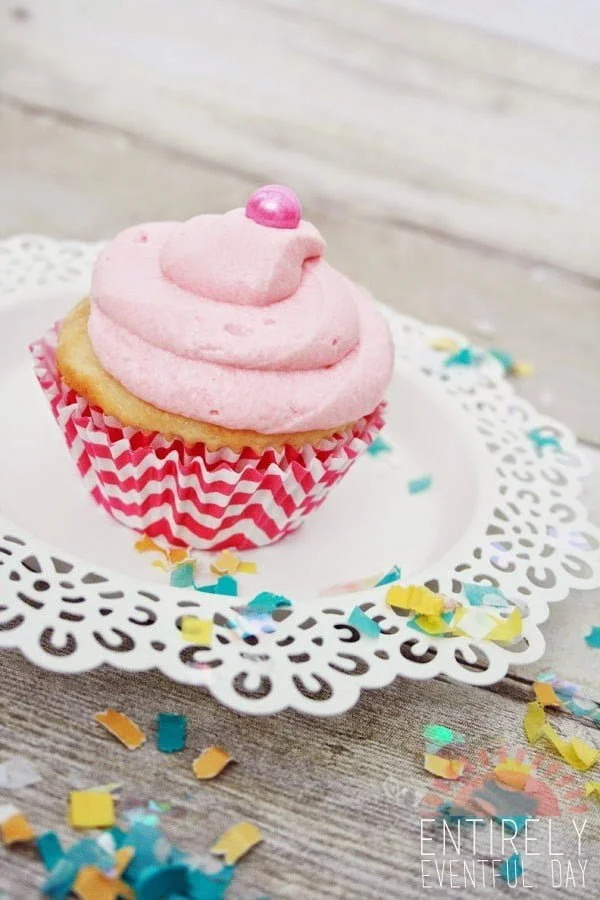 Bubble Gum Cupcakes by Entirely Eventful Day for TodaysCreativeBlog.net