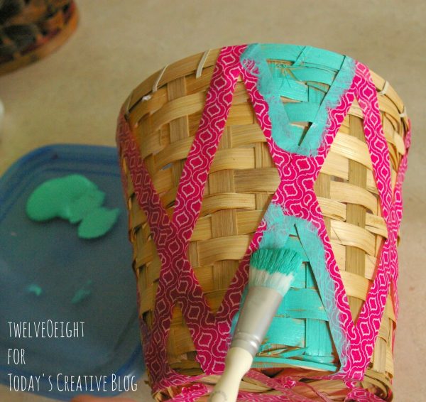 Painted Pots and Baskets | Painted Terra-cotta flower pots | Tribal painted pots | Decorate your patio | DIY Craft Idea | Easy painting craft | TodaysCreativeLife.com 