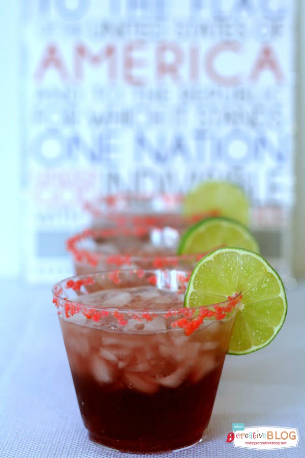 4th of July Drink with Pop Rocks | Fourth of July Cape Codder Cocktail Recipe | Find more holiday ideas at TodaysCreativeLife.com