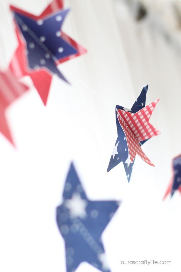 DIY Patriotic Paper Garland | TodaysCreativeBlog.net