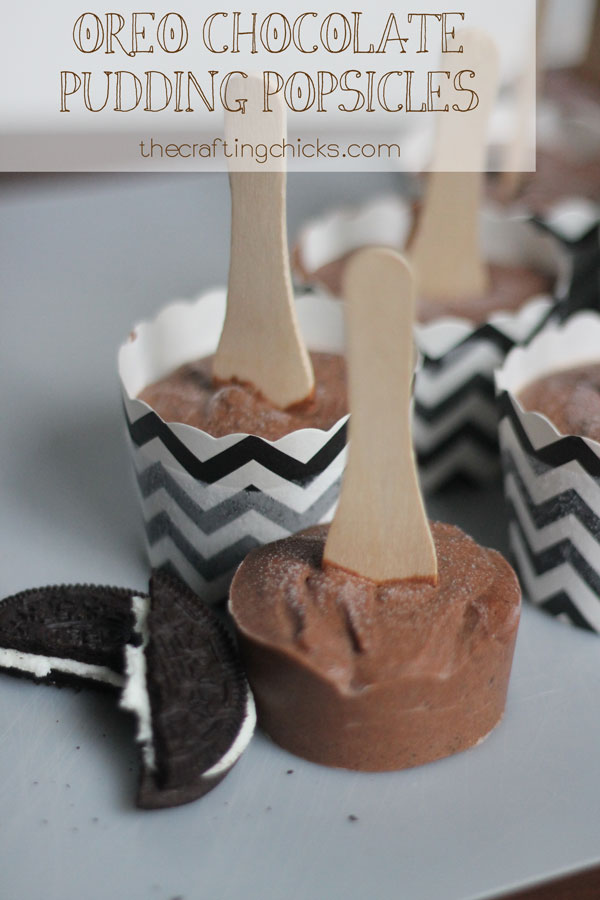 Oreo Chocolate Pudding Popsicles by the Crafting Chicks | TodaysCreativeblog.net