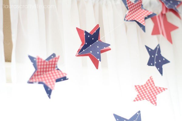 DIY Patriotic Paper Garland | TodaysCreativeBlog.net