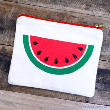 DIY: Easy Watermelon Slice Pouch {free stencil} | TodaysCreativeBlog.net