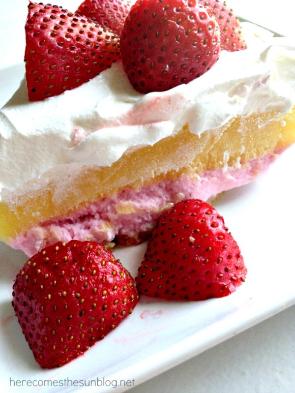 Lemon Berry Ice Cream Pie |If you're looking for a tangy and refreshing summer dessert, this is it! Berries and Lemon combined with ice cream! See it at TodaysCreativeLife.com