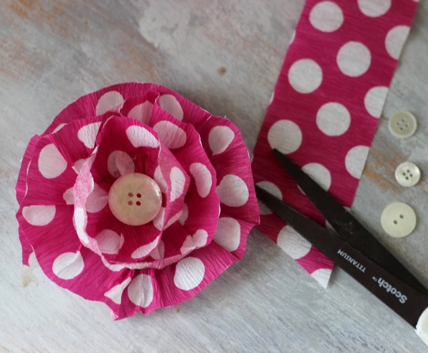 How To Make Crepe Paper Flowers | TodaysCreativeBlog.net
