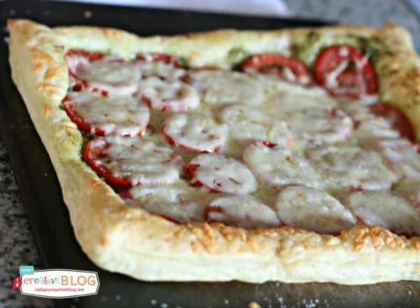 Puff Pastry Tomato Pesto Tart | TodaysCreativeLife.com