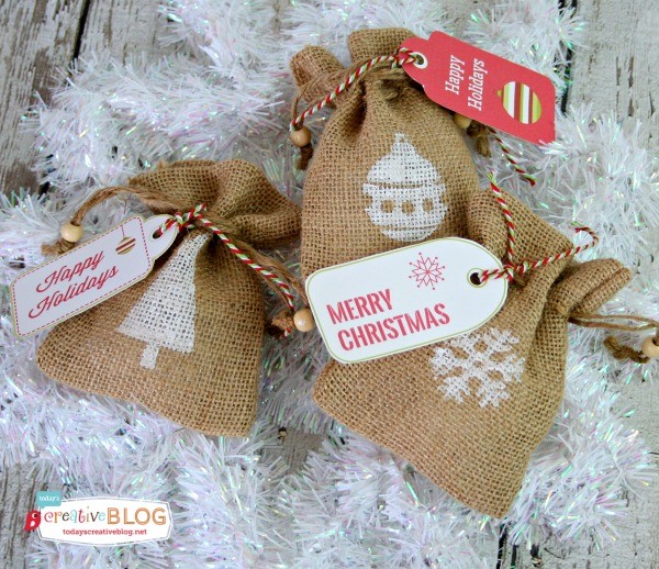 DIY Stamped Burlap Gift Bags | Create beautiful and easy gift wrapped presents by using burlap gift bags! Perfect for small gifts. Using foam stamps and acrylic paint, this was an easy Christmas holiday craft. See full tutorial on TodaysCreativeLife.com