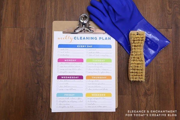 Free Printable Weekly Cleaning Schedule on TodaysCreativeLife.com