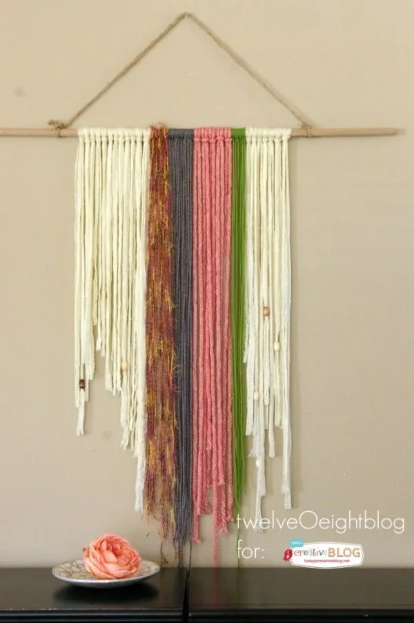 DIY Yarn Wall Hanging | How to make a woven DIY Yarn Wall Hanging found on TodaysCreativeLife.com