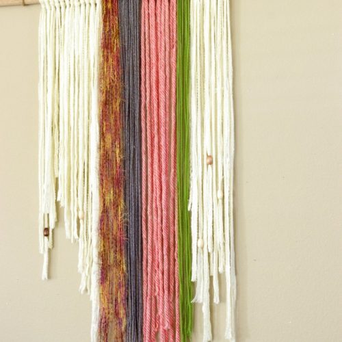 DIY Yarn Wall Hanging Tutorial | TodaysCreativeBlog.net