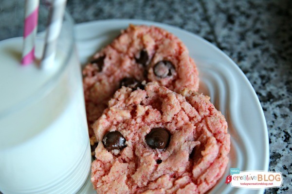 Pink Velvet Cherry Chip Cookies | TodaysCreativeBlog.net