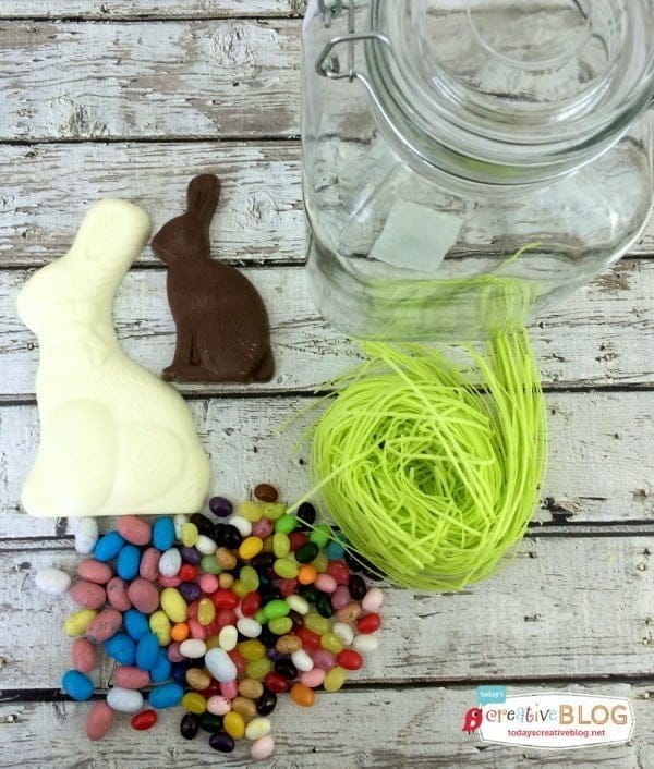 Easter Table Decorating Ideas | Easter Candy for quick & easy table decor | Any jar or apothecary jar is perfect for holiday decorating | see more on TodaysCreativeLIfe.com