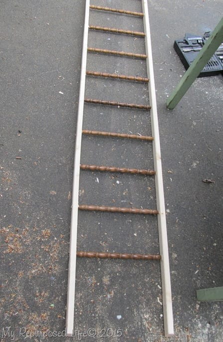 Old Wood Spindles Idea | Blanket Ladder | TodaysCreativeBlog.net